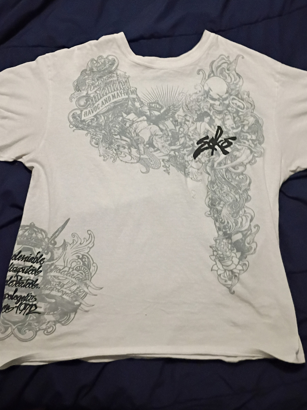 Vintage Ecko Unlimited White Graphic Short Sleeve Tee with Gray Skull Print